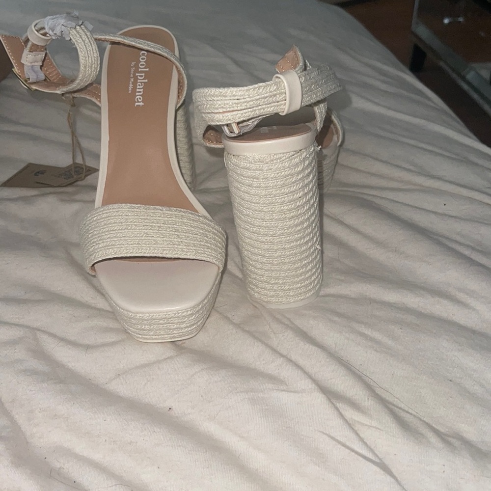BNWT Steve Madden raffia platform peep toe heels